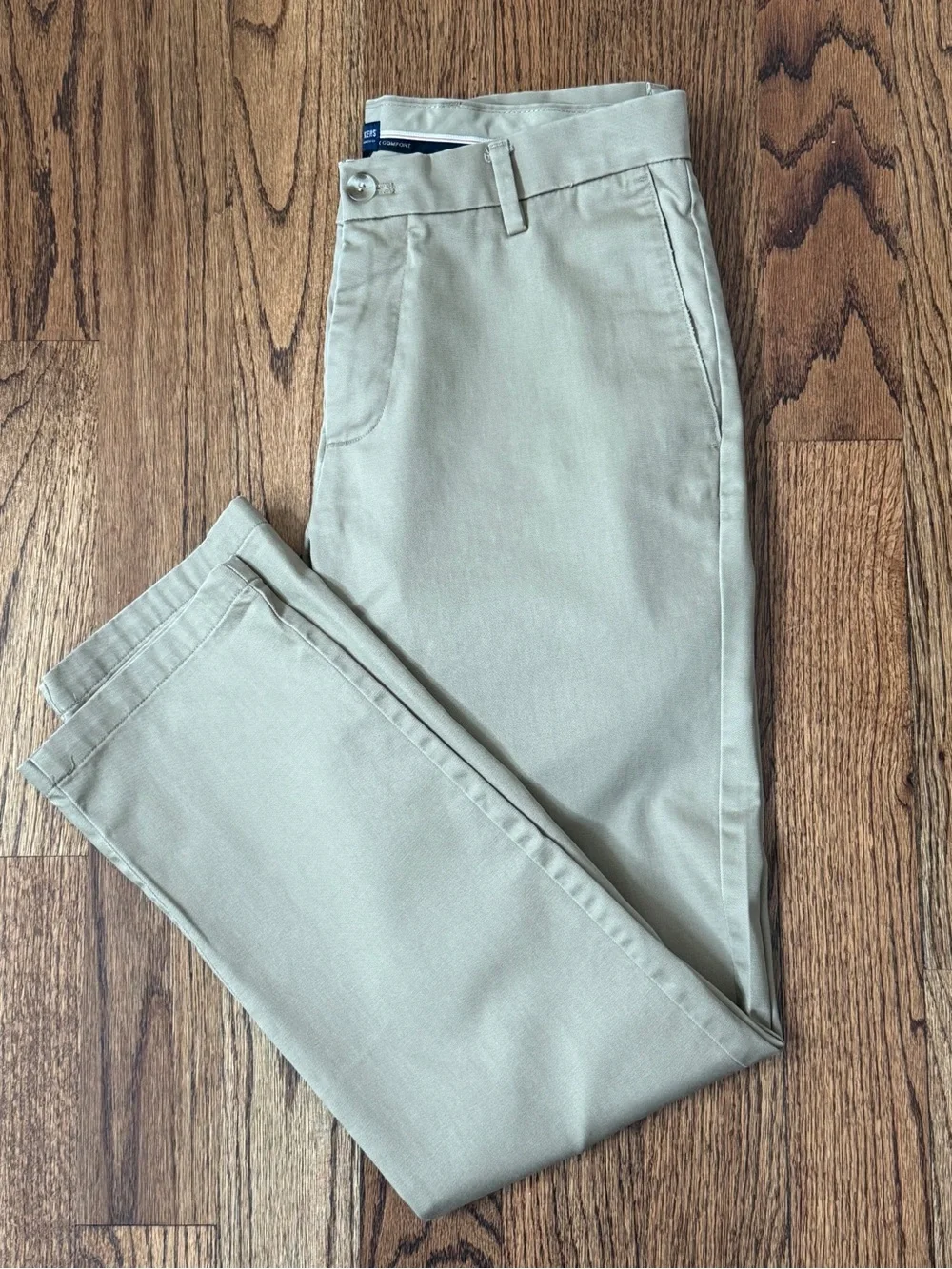 Dockers Men's Straight Chino Pants in Light Khaki 33/32